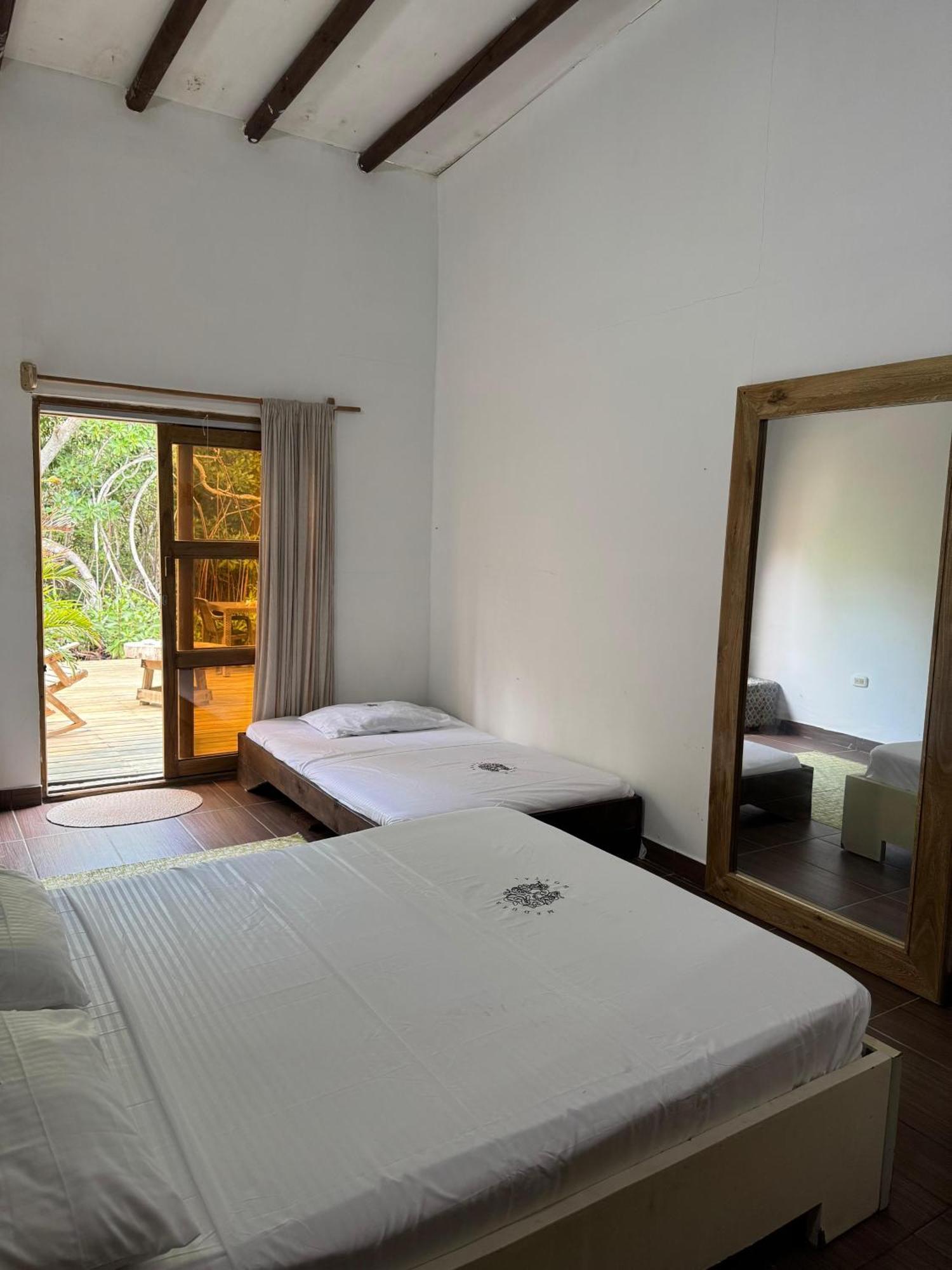 Medusa Hostel Isla Tintipan Tintipan Island Eksteriør billede